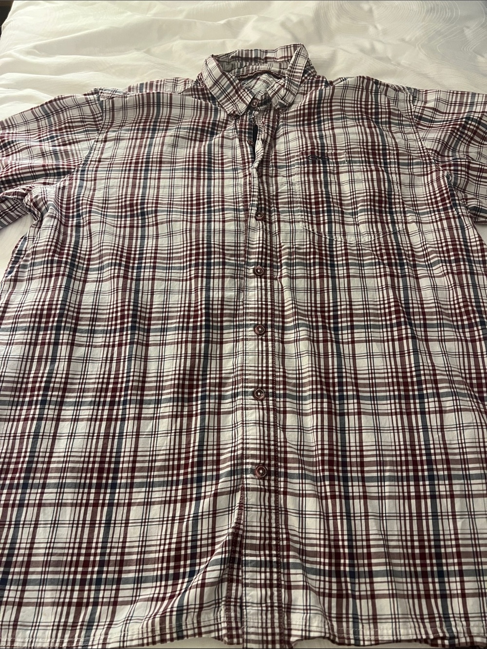GAME GUARD Men's Casual Plaid Button-Down Shirt - White & Burgundy
